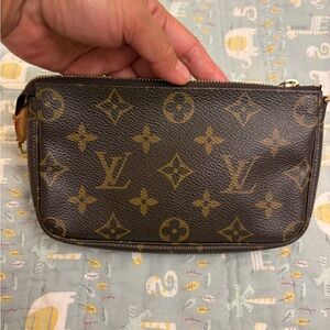 Louis Vuitton Bucket Pochette